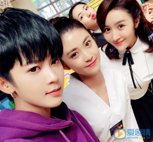 杜安琪与人合照 杜安琪高清写真_杜安琪高清剧照