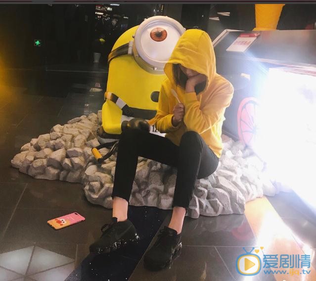 刘芷微街拍写真 刘芷微高清写真_刘芷微高清剧照