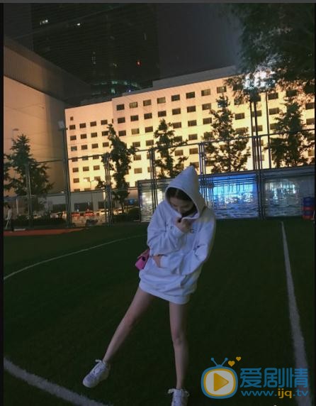 刘芷微街拍写真 刘芷微高清写真_刘芷微高清剧照