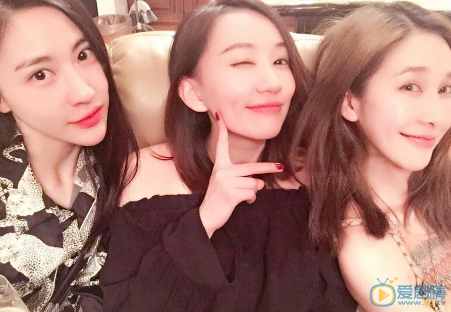 翟天卉与人合照 翟天卉高清写真_翟天卉高清剧照