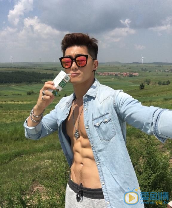 史元庭半裸肌肉大片 史元庭高清写真_史元庭高清剧照