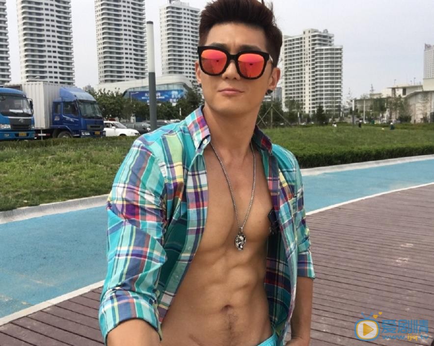 史元庭半裸肌肉大片 史元庭高清写真_史元庭高清剧照