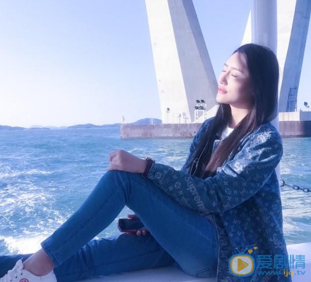 吴晴海边照 吴晴高清写真_吴晴高清剧照