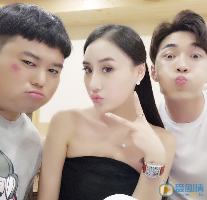 吴晴与人合照 吴晴高清写真_吴晴高清剧照