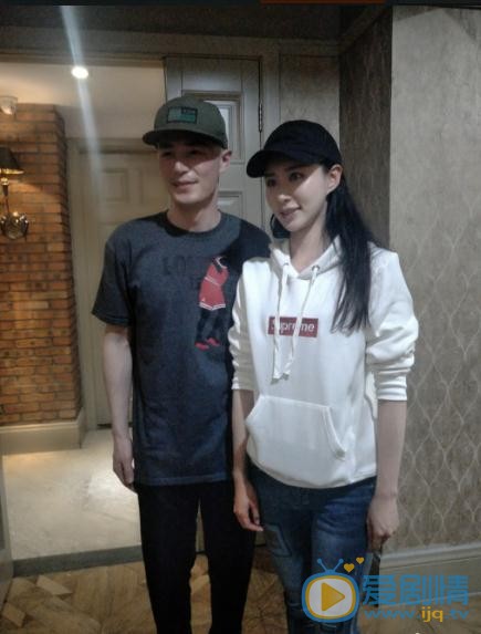 李炳宜片场照写真