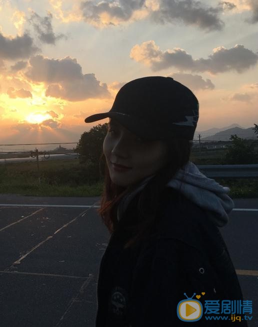 倪瑜坤卖萌照 倪瑜坤高清写真_倪瑜坤高清剧照