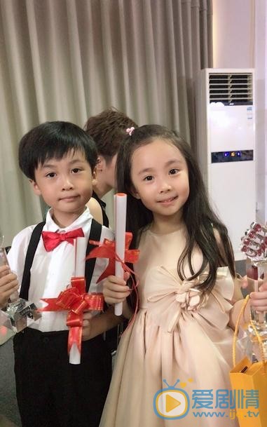 窦若兮与人合照 窦若兮高清写真_窦若兮高清剧照