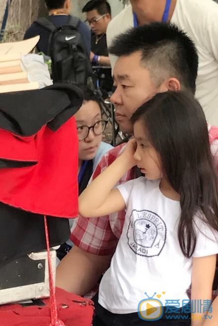窦若兮与人合照 窦若兮高清写真_窦若兮高清剧照