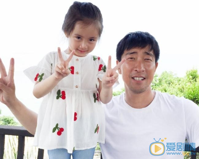 窦若兮与人合照 窦若兮高清写真_窦若兮高清剧照
