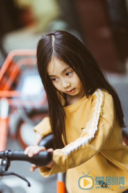 窦若兮街拍写真 窦若兮高清写真_窦若兮高清剧照
