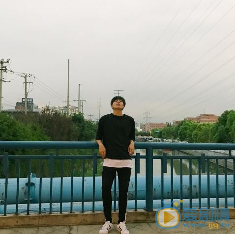 罗正生活照 罗正高清写真_罗正高清剧照