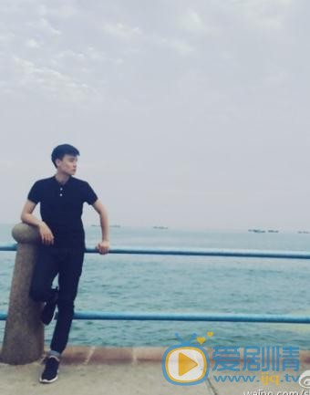 邵伟桐街拍写真 邵伟桐高清写真_邵伟桐高清剧照