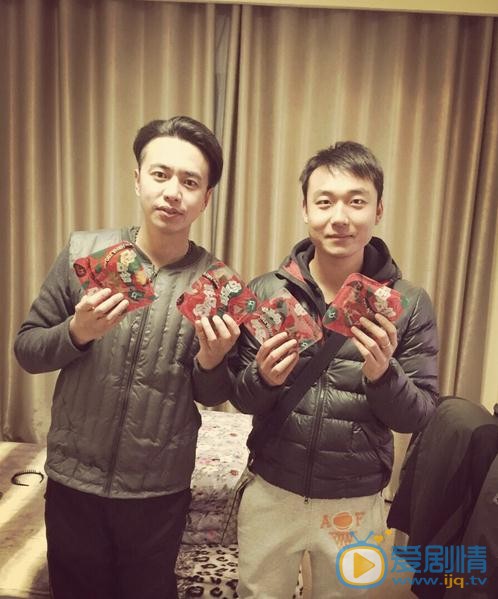 赵正阳与人合照 赵正阳高清写真_赵正阳高清剧照