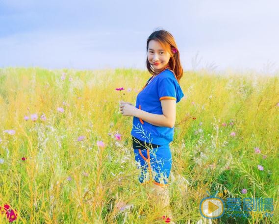 井凌潇街拍写真 井凌潇高清写真_井凌潇高清剧照