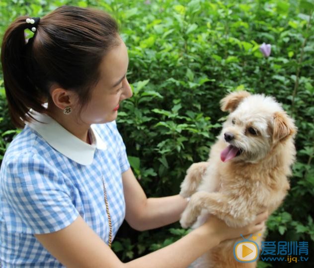 井凌潇街拍写真 井凌潇高清写真_井凌潇高清剧照