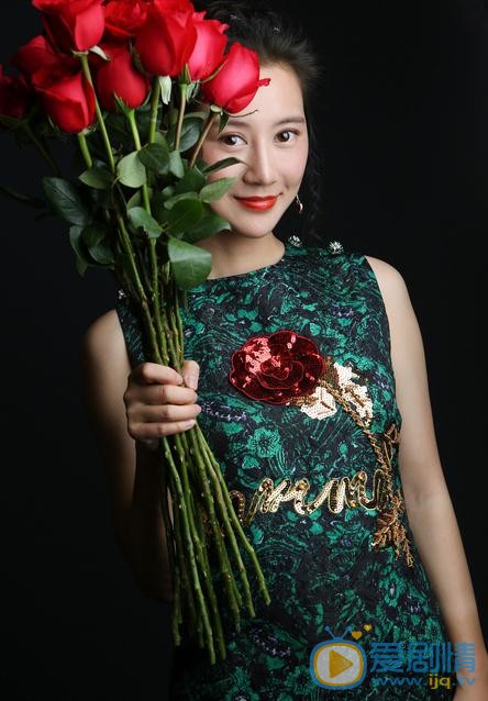 井凌潇花儿写真 井凌潇高清写真_井凌潇高清剧照
