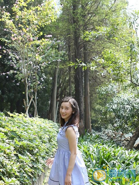 井凌潇街拍写真 井凌潇高清写真_井凌潇高清剧照