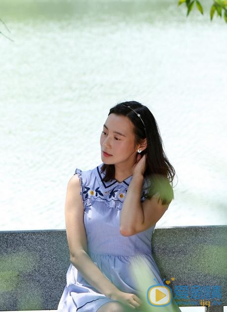 井凌潇街拍写真 井凌潇高清写真_井凌潇高清剧照