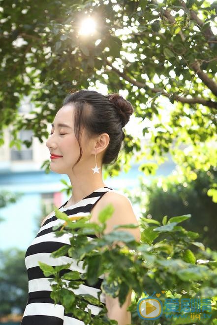 井凌潇街拍写真 井凌潇高清写真_井凌潇高清剧照