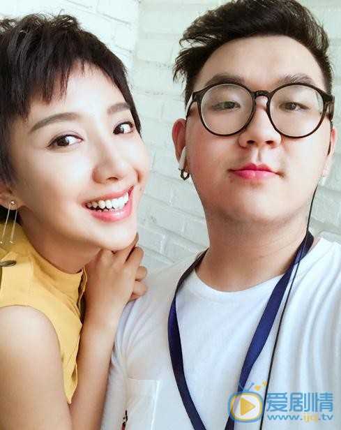 唐秦与人合照 唐秦高清写真_唐秦高清剧照