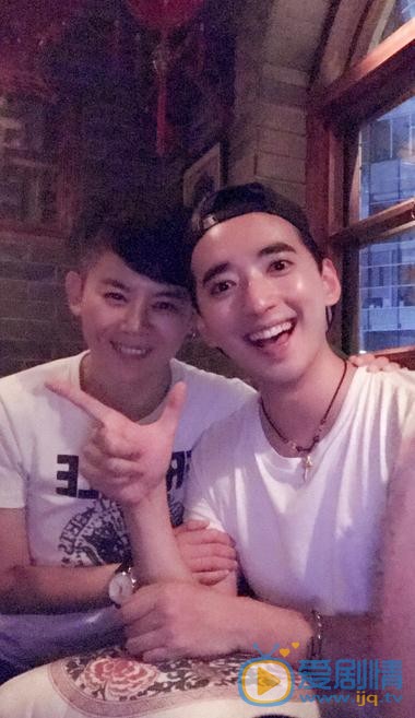 唐秦与人合照 唐秦高清写真_唐秦高清剧照