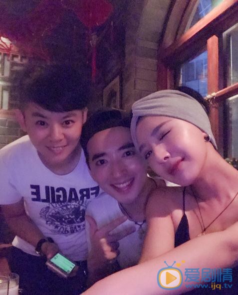 唐秦与人合照 唐秦高清写真_唐秦高清剧照