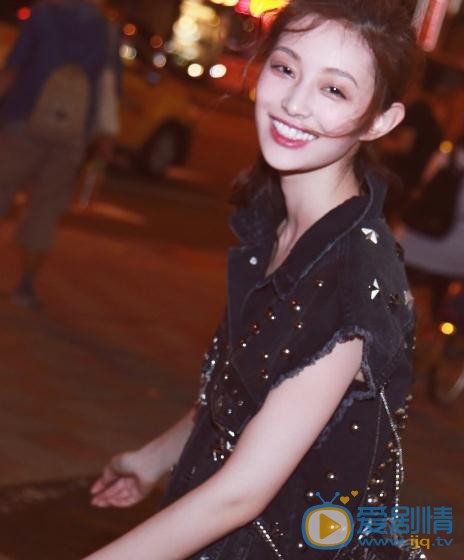 盖玥希夜色街拍 盖玥希高清写真_盖玥希高清剧照