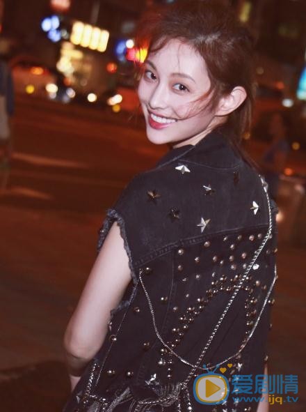 盖玥希夜色街拍 盖玥希高清写真_盖玥希高清剧照