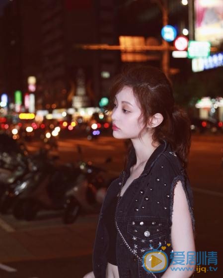 盖玥希夜色街拍 盖玥希高清写真_盖玥希高清剧照