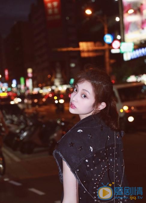盖玥希夜色街拍 盖玥希高清写真_盖玥希高清剧照