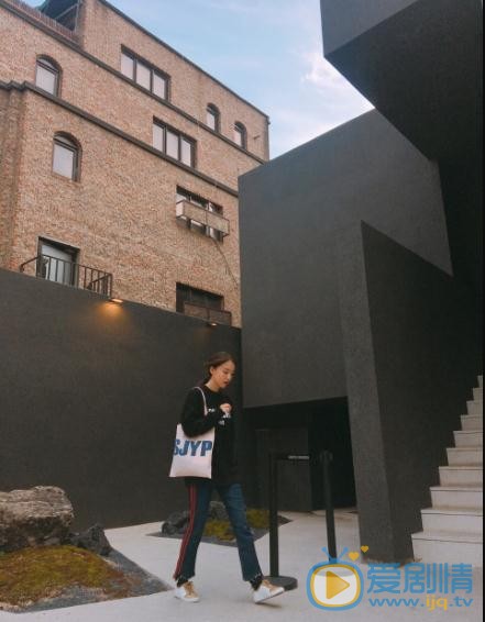 刘熙彤校园写真 刘熙彤高清写真_刘熙彤高清剧照
