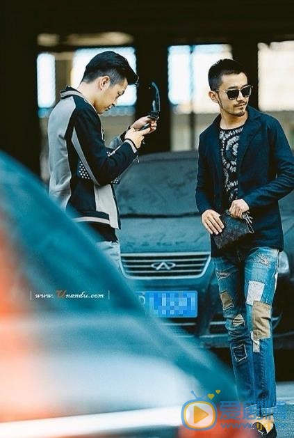 郑拓疆硬汉街拍 郑拓疆高清写真_郑拓疆高清剧照
