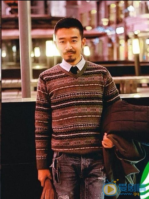 郑拓疆硬汉街拍 郑拓疆高清写真_郑拓疆高清剧照