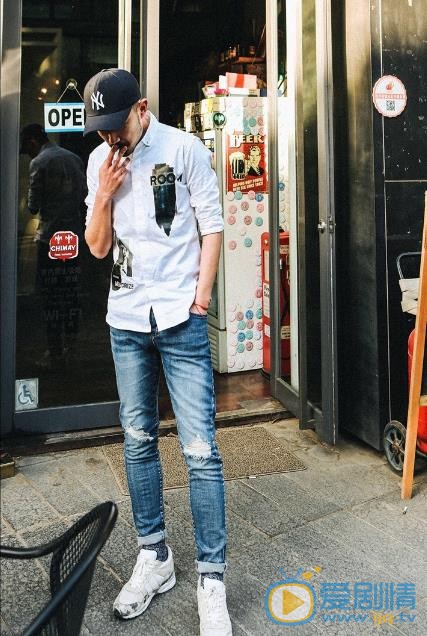郑拓疆硬汉街拍 郑拓疆高清写真_郑拓疆高清剧照