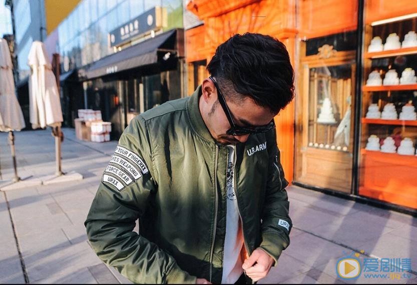 郑拓疆硬汉街拍 郑拓疆高清写真_郑拓疆高清剧照