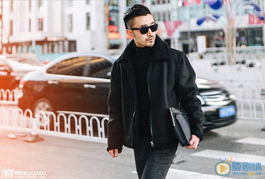 郑拓疆硬汉街拍 郑拓疆高清写真_郑拓疆高清剧照