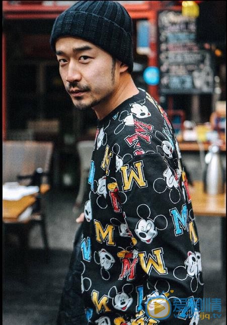 郑拓疆硬汉街拍 郑拓疆高清写真_郑拓疆高清剧照