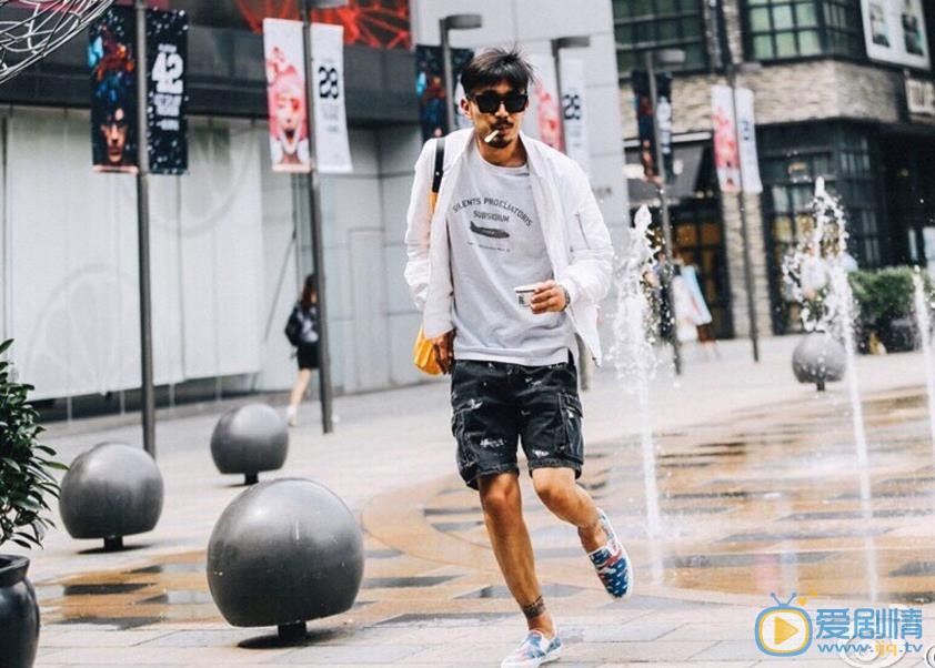 郑拓疆硬汉街拍 郑拓疆高清写真_郑拓疆高清剧照