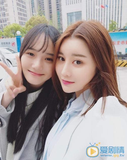 李彦漫与人合照 李彦漫高清写真_李彦漫高清剧照
