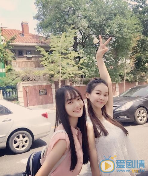 李彦漫与人合照 李彦漫高清写真_李彦漫高清剧照