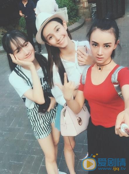 李彦漫与人合照 李彦漫高清写真_李彦漫高清剧照