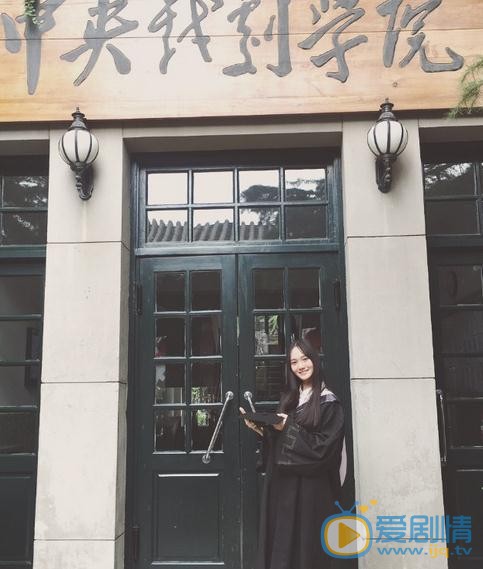 李彦漫毕业照 李彦漫高清写真_李彦漫高清剧照