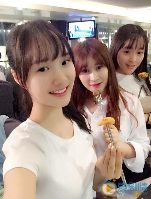 李彦漫与人合照 李彦漫高清写真_李彦漫高清剧照