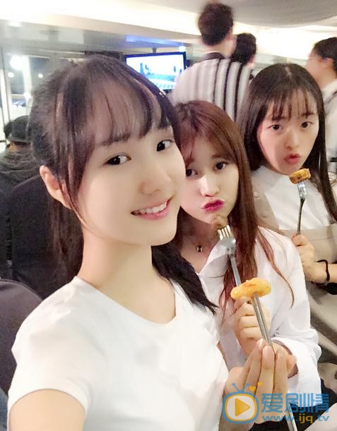 李彦漫与人合照 李彦漫高清写真_李彦漫高清剧照