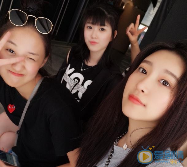 张琳艺与人合照 张琳艺高清写真_张琳艺高清剧照