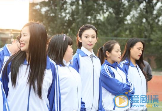 张琳艺制服写真 张琳艺高清写真_张琳艺高清剧照