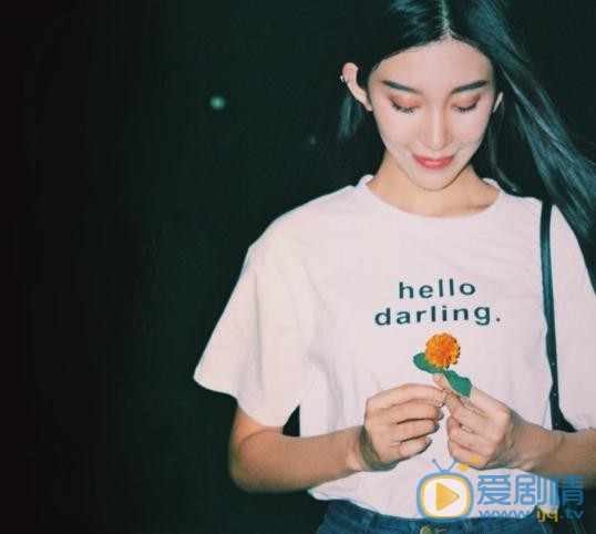 张琳艺夜色街拍 张琳艺高清写真_张琳艺高清剧照