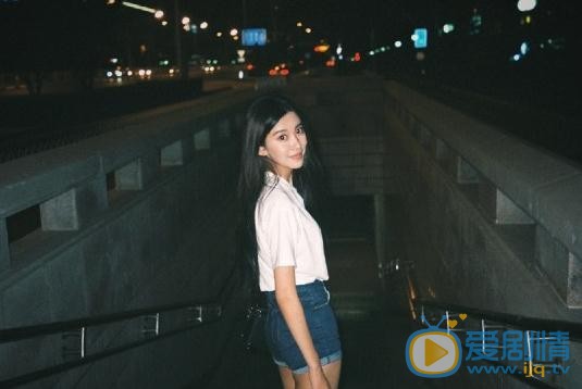 张琳艺夜色街拍 张琳艺高清写真_张琳艺高清剧照