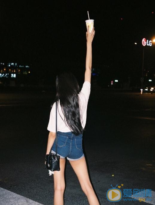 张琳艺夜色街拍 张琳艺高清写真_张琳艺高清剧照