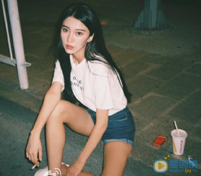 张琳艺夜色街拍 张琳艺高清写真_张琳艺高清剧照